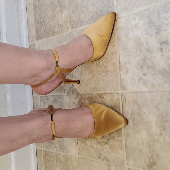 Authentic Manolo Blahnik Satin Heels 👠 - Picture 12 of 16